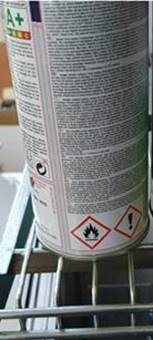Exempel på en aerosol som är märkt med varningssymbolen flamman